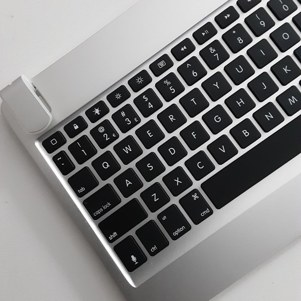 Brydge Wireless Keyboard - Picture 3 of 8